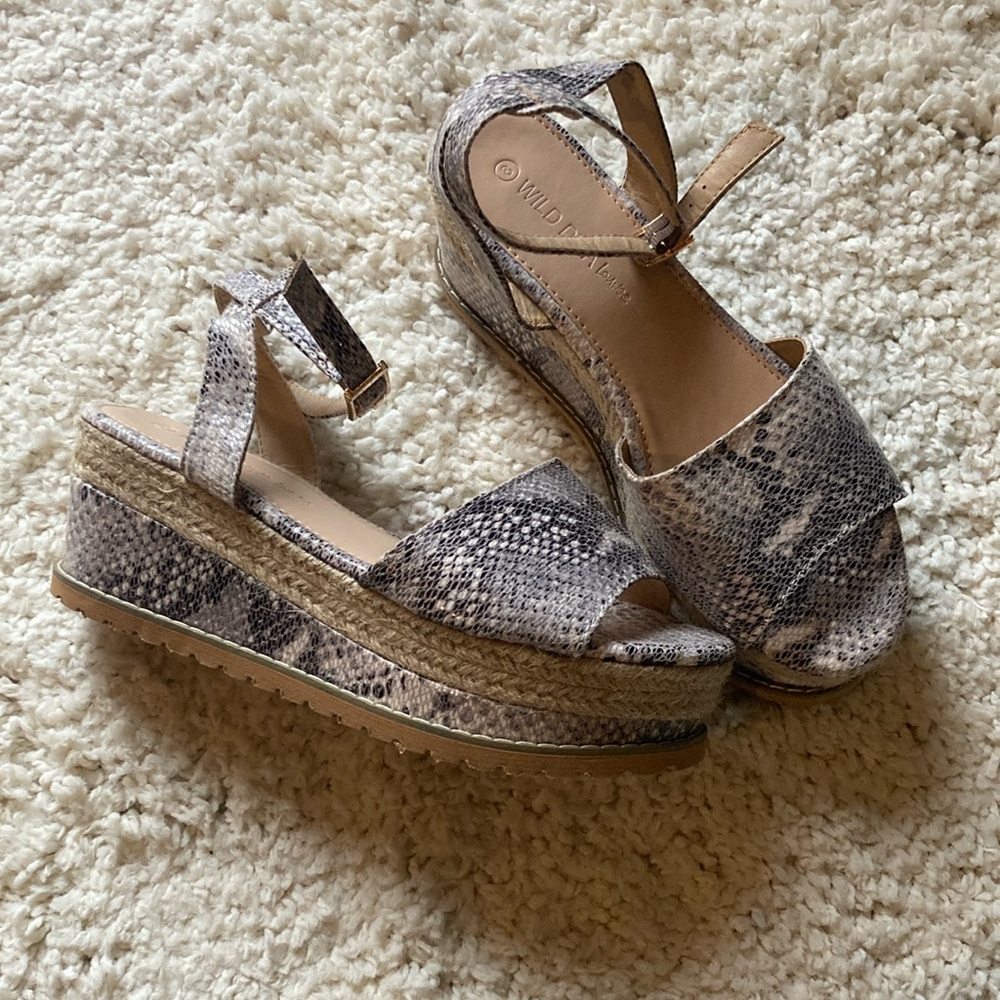 NWOT Wild Diva Gray and Tan Wedge Sandals with Ankle Strap